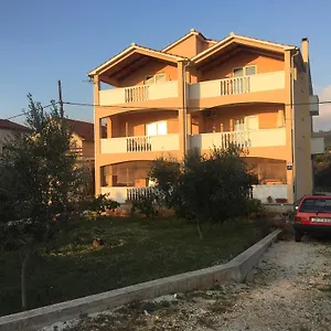 Mladenka 20m From Marina! Sukosan